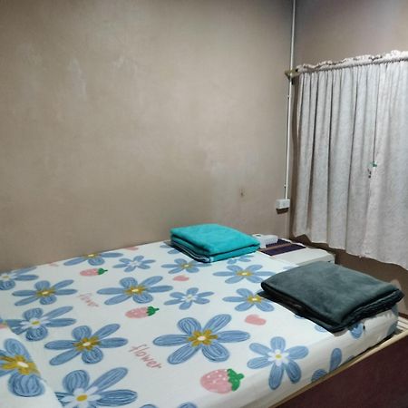 Canaan Pensión y Homestay Kanchanaburi Exterior foto