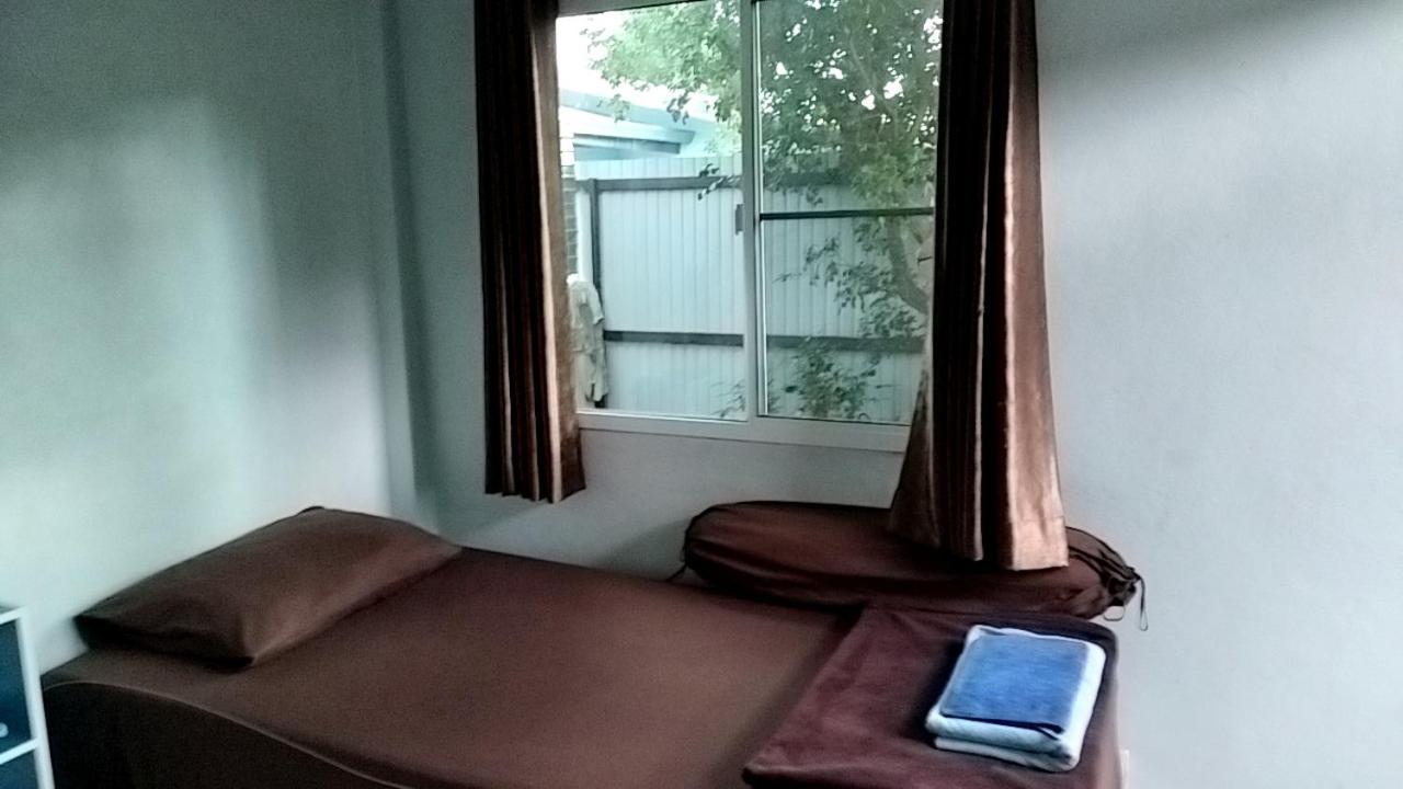 Canaan Pensión y Homestay Kanchanaburi Exterior foto