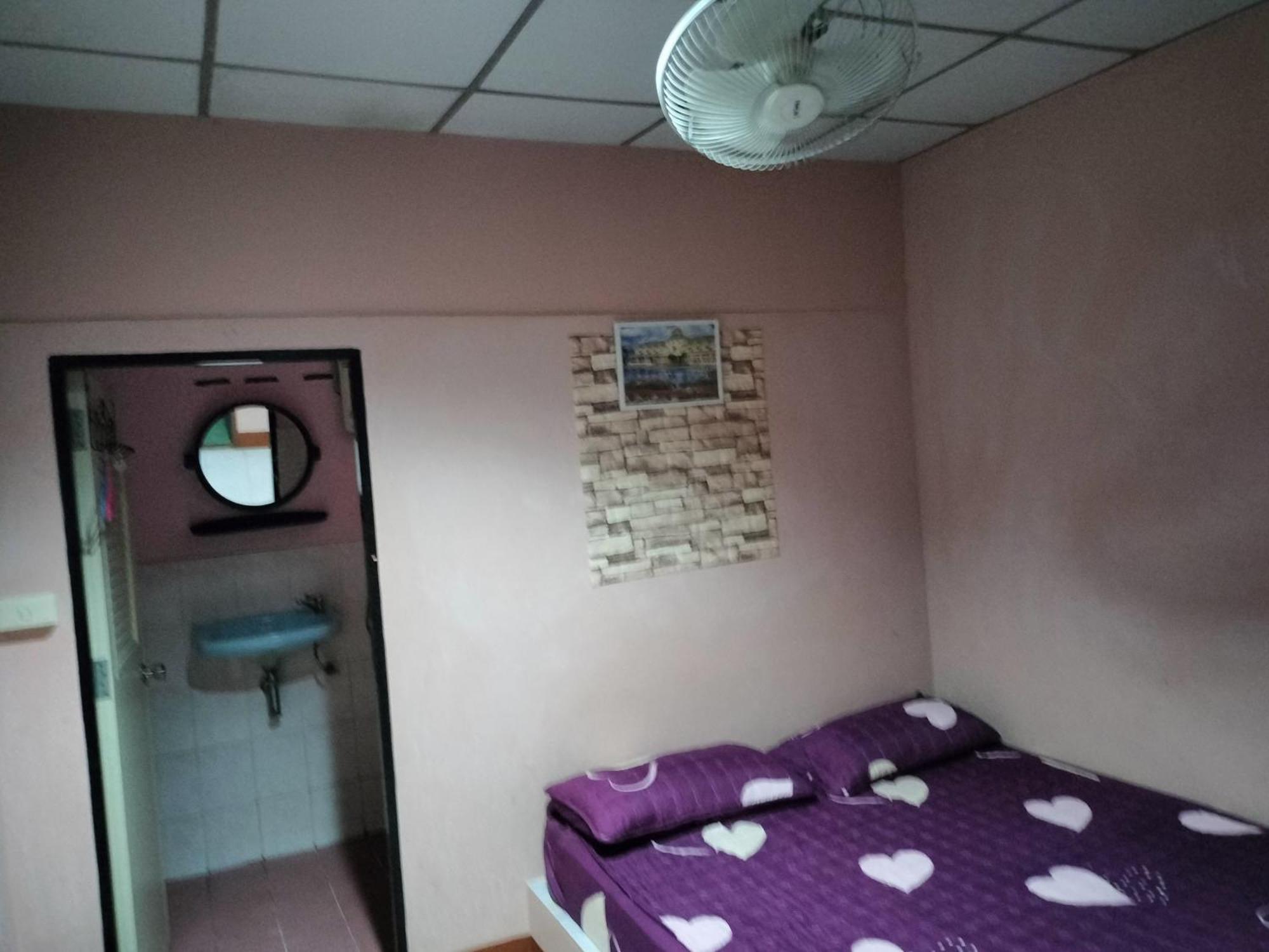 Canaan Pensión y Homestay Kanchanaburi Exterior foto