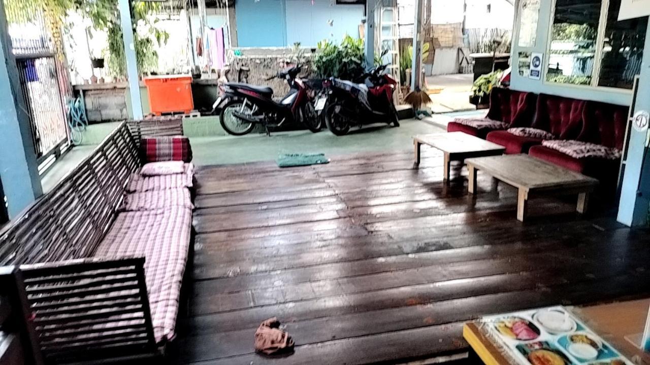 Canaan Pensión y Homestay Kanchanaburi Exterior foto