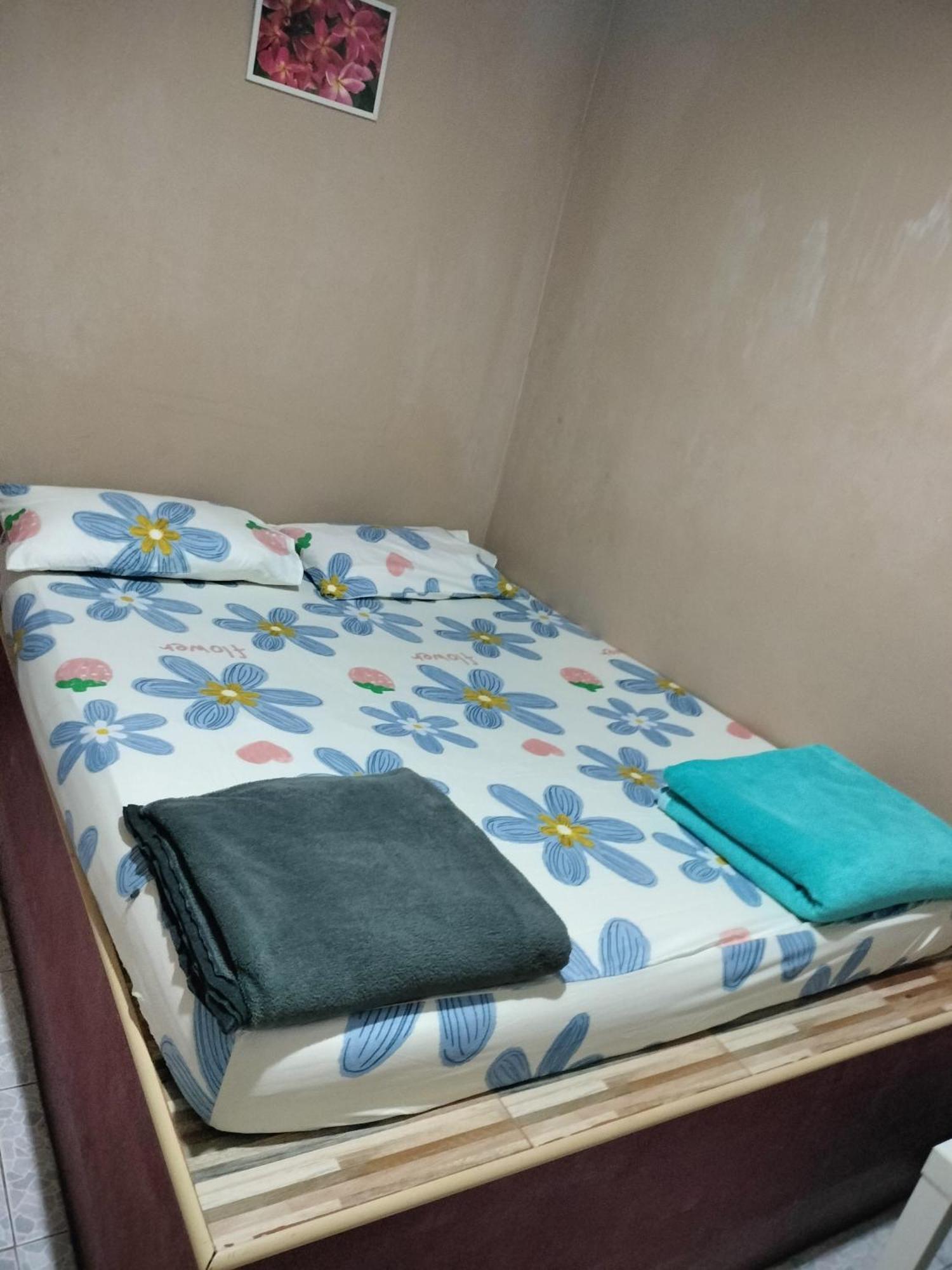 Canaan Pensión y Homestay Kanchanaburi Exterior foto