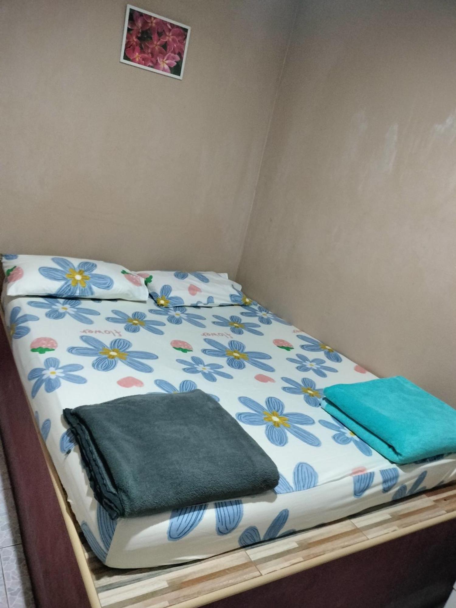 Canaan Pensión y Homestay Kanchanaburi Exterior foto