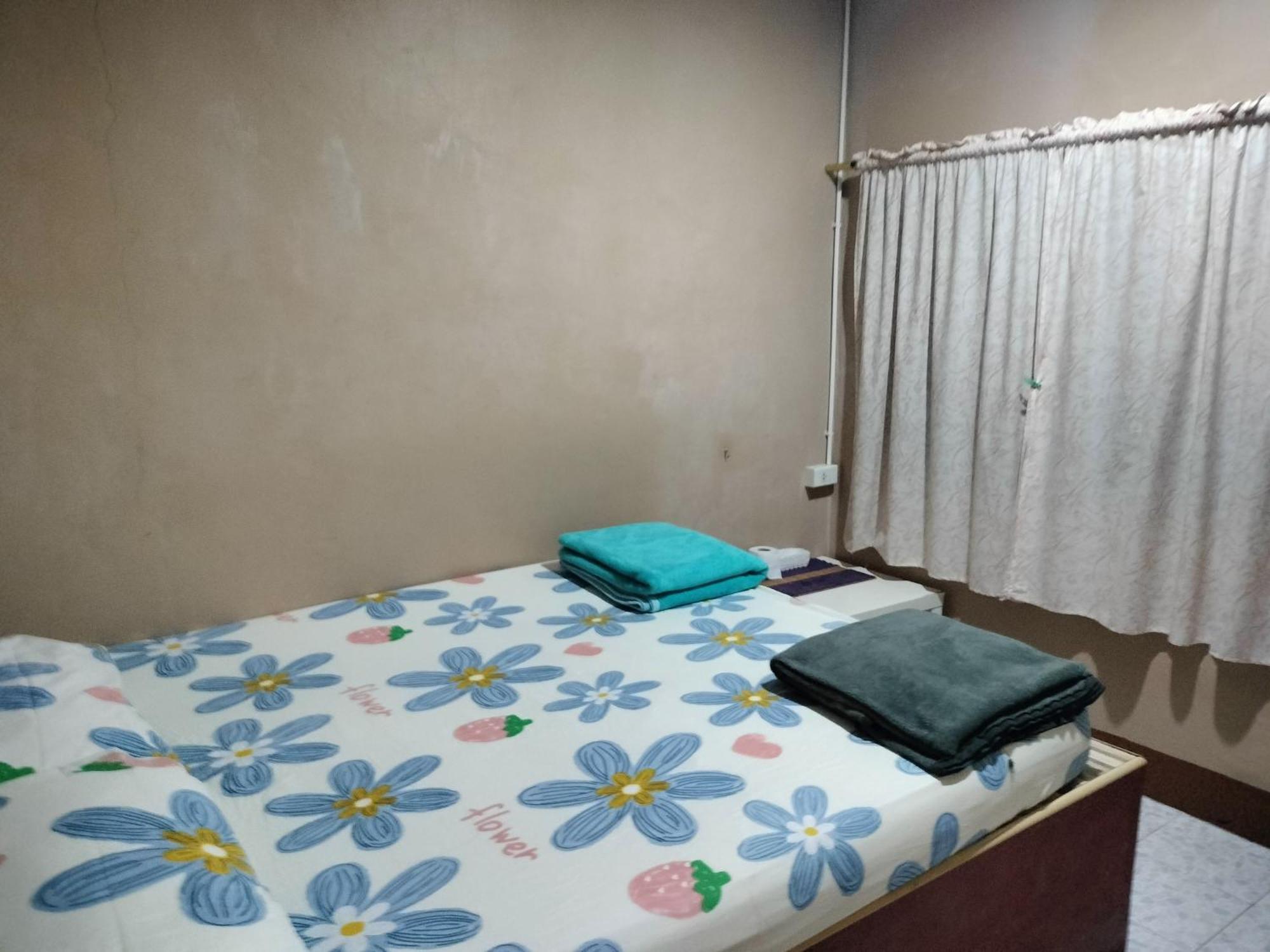Canaan Pensión y Homestay Kanchanaburi Exterior foto